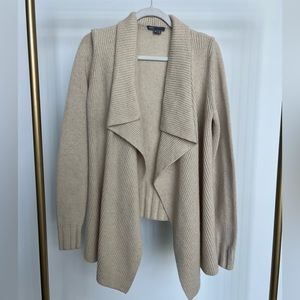 Vince Medium Sweater in beige! Obsessed with all things Vince 🤩